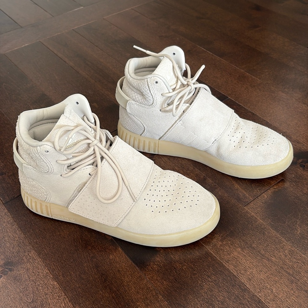 Adidas Tubular suede shoe